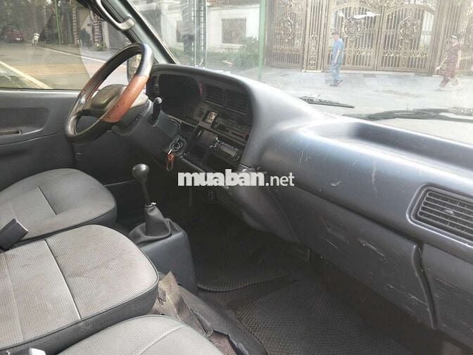 Toyota Hiace tải van