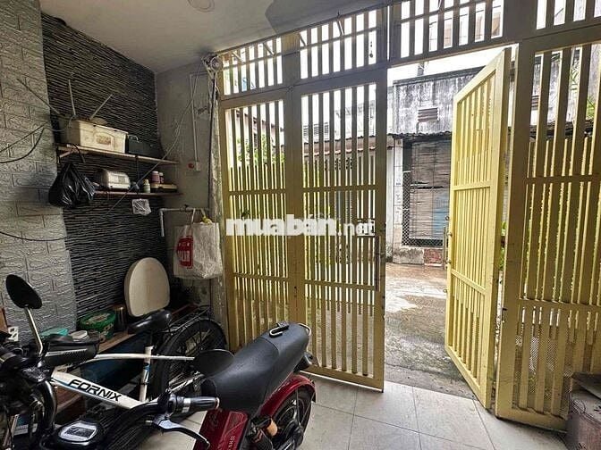 HẺM XE HƠI TRÁNH NHAU – ĐÔNG HƯNG THUẬN – SÁT CHỢ CẦU,