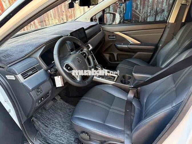 Mitsubishi Xpander Premium 2023 Trắng 7 chỗ
