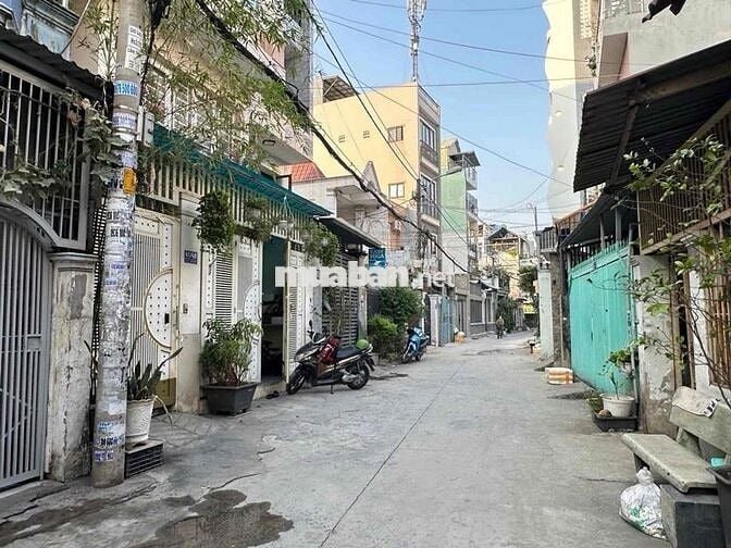 HẺM XE HƠI TRÁNH NHAU – ĐÔNG HƯNG THUẬN – SÁT CHỢ CẦU,