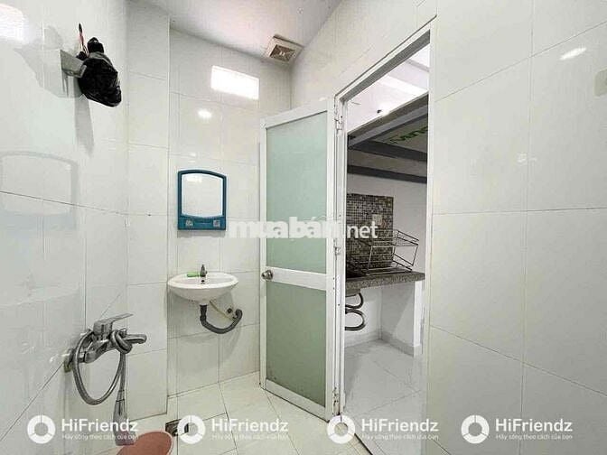 PHÒNG CÓ GÁC SẴN MÁY LẠNH MỚI XÂY NGAY GẦN ĐẦM SEN GẦN ĐH VĂN HIẾN