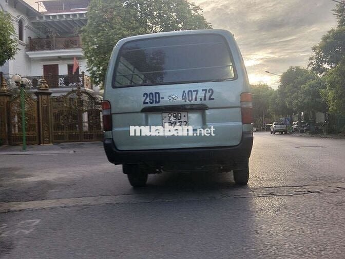 Toyota Hiace tải van