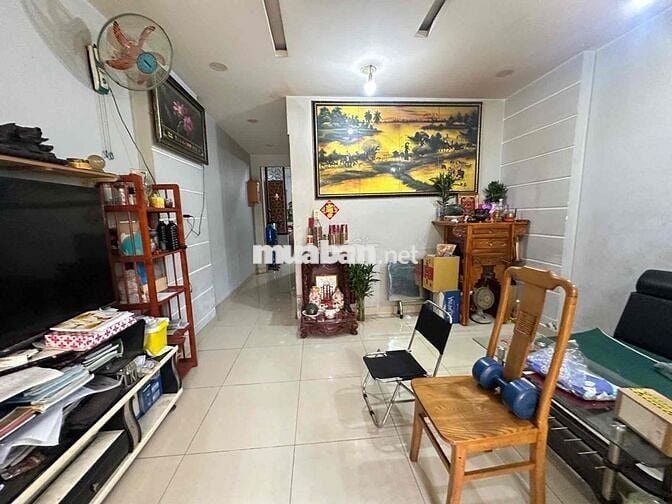 HẺM XE HƠI TRÁNH NHAU – ĐÔNG HƯNG THUẬN – SÁT CHỢ CẦU,