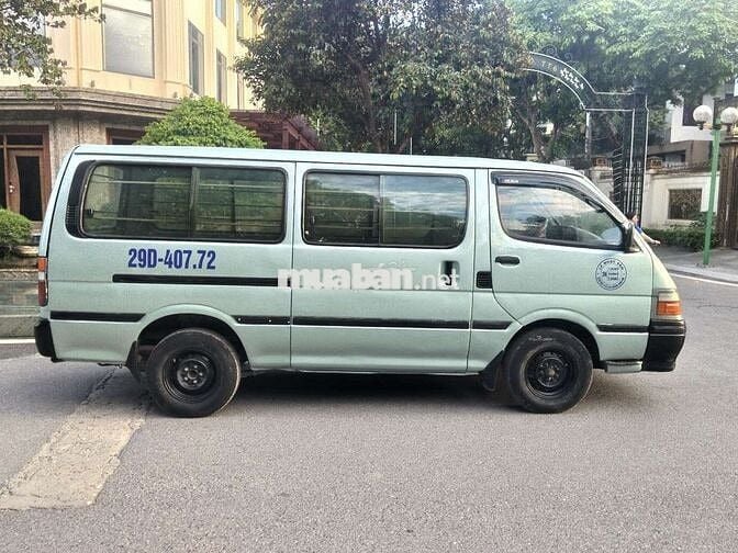 Toyota Hiace tải van