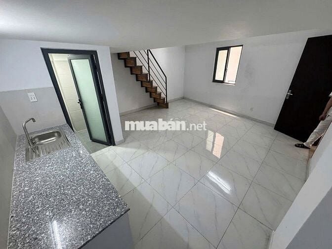 DUPLEX TO ĐÙNG 30M2 NGAY COOP MART CỔNG CHÀO BẾN LỨC MỚI XÂY CỬA SỔ