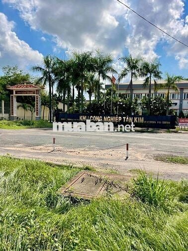 Cho thuê nhà mới DT 7x22  có 2 phòng và sân trước rộng rãi gần khu côn