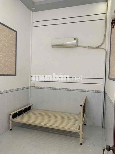 Nhà 2 phòng có máy lạnh hẻm ô toi đường Nhật Tảo