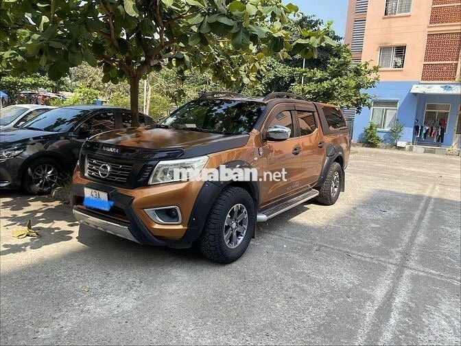 Nissan Navara 5 chỗ màu Nâu