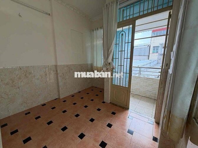 Nhà bán CMT8- Dt 42m - 4 PN hẻm xe hơi