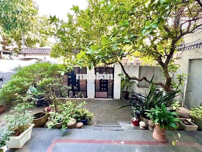 BIỆT THỰ SÂN VƯỜN 8 PHÒNG ĐƯỜNG XE TẢI