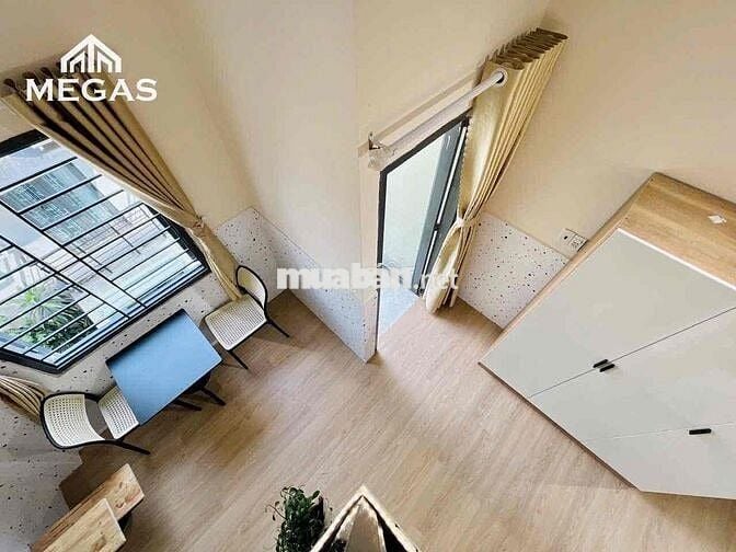 Phòng ban công có sẵn nội thất ngay Phan Văn Trị