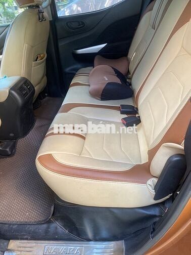 Nissan Navara 5 chỗ màu Nâu