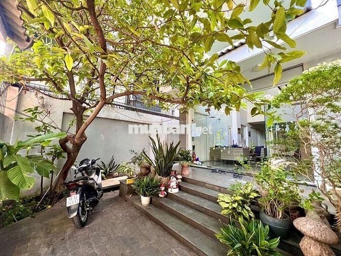 BIỆT THỰ SÂN VƯỜN 8 PHÒNG ĐƯỜNG XE TẢI