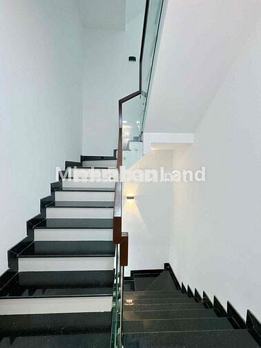 NHÀ 4 TẦNG BTCT –NGÃ TƯ NGUYỄN THỊ THẬP, QUẬN 7 – 5M x 16.5M – 4PN
