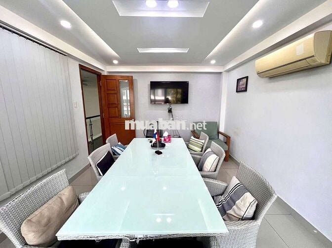 BIỆT THỰ SÂN VƯỜN 8 PHÒNG ĐƯỜNG XE TẢI