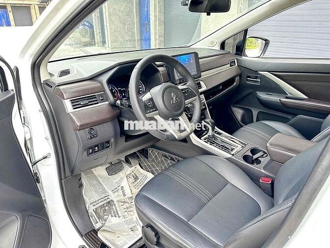 Mitsubishi Xpander 1.5AT Premium 2023 Trắng 7 chỗ