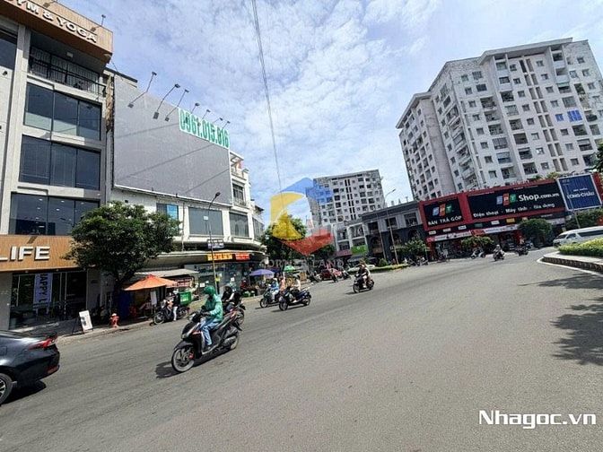 Cho Thuê Nhà Mặt Tiền 22 Âu Cơ, Q.11 - Đối diện vòng xoay Lê Đại Hành 