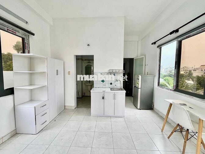 PHÒNG BAN CÔNG 3 CỬA SỔ - CẠNH CHỢ TÂN MỸ