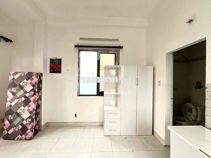 PHÒNG BAN CÔNG 3 CỬA SỔ - CẠNH CHỢ TÂN MỸ