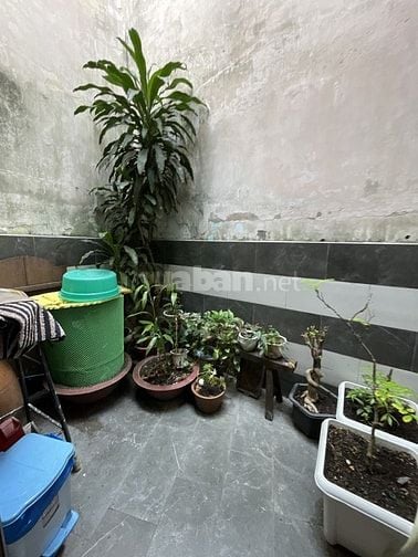 NỞ HẬU - XE HƠI NGỦ TRONG NHÀ - THÔNG TRƯỜNG SA - BÁN NHÀ CMT8 