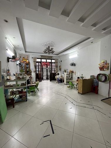 NỞ HẬU - XE HƠI NGỦ TRONG NHÀ - THÔNG TRƯỜNG SA - BÁN NHÀ CMT8 