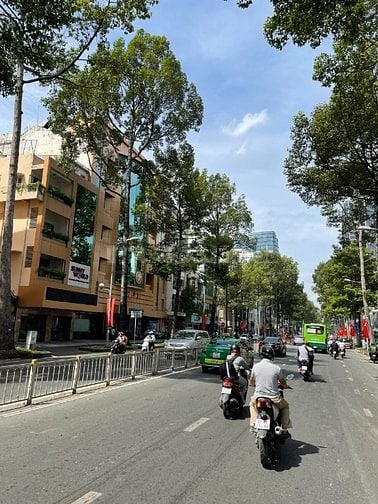 MẶT TIỀN - TRẦN HƯNG ĐẠO – PHƯỜNG NGUYỄN CƯ TRINH, QUẬN 1 🏡