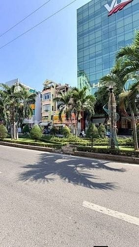 Chuyển nhượng tòa nhà 3700m2 MT Phan Xích Long, PN