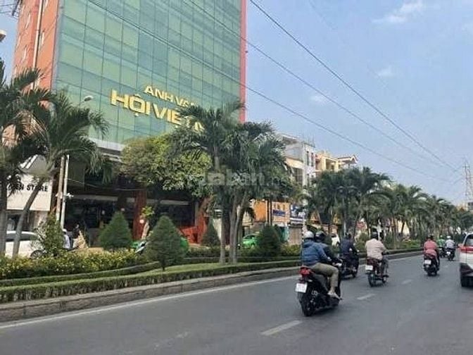 Chuyển nhượng tòa nhà 3700m2 MT Phan Xích Long, PN