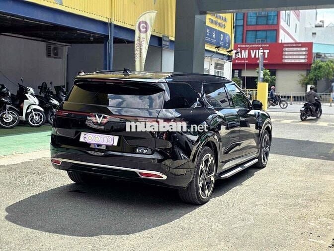 Vinfast VF9 Plus 2025 Đen lướt
