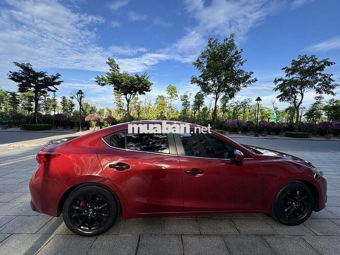 Mazda Mazda 3 đỏ