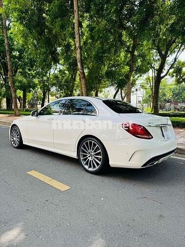 Mercedes-Benz C300 AMG 2018 (1 Chủ - Rất Mới)