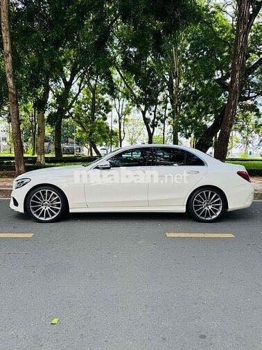 Mercedes-Benz C300 AMG 2018 (1 Chủ - Rất Mới)