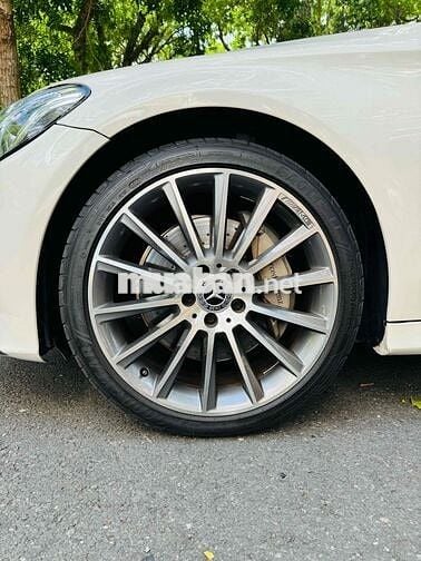 Mercedes-Benz C300 AMG 2018 (1 Chủ - Rất Mới)