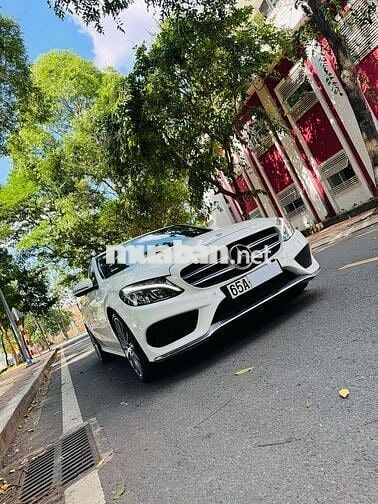 Mercedes-Benz C300 AMG 2018 (1 Chủ - Rất Mới)