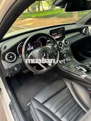 Mercedes-Benz C300 AMG 2018 (1 Chủ - Rất Mới)