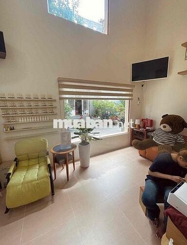 Hiếm!  Linh Tây, 2 tầng, sát mặt tiền Tô Ngọc Vân, đường xe hơi 5.5m