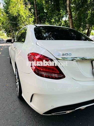 Mercedes-Benz C300 AMG 2018 (1 Chủ - Rất Mới)