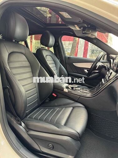 Mercedes-Benz C300 AMG 2018 (1 Chủ - Rất Mới)