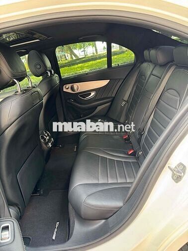 Mercedes-Benz C300 AMG 2018 (1 Chủ - Rất Mới)