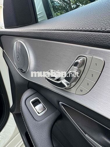 Mercedes-Benz C300 AMG 2018 (1 Chủ - Rất Mới)