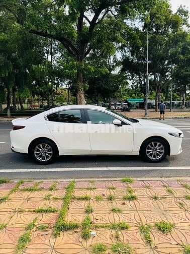 Mazda 3 Luxury 2023 Trắng 19.000km