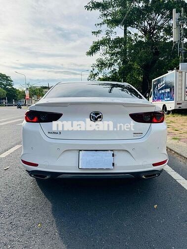 Mazda 3 Luxury 2023 Trắng 19.000km
