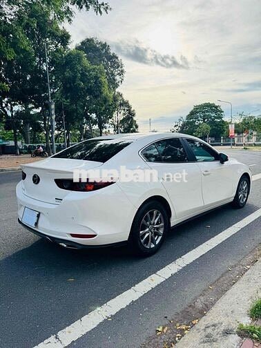 Mazda 3 Luxury 2023 Trắng 19.000km