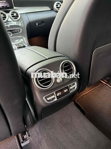 Mercedes-Benz C300 AMG 2018 (1 Chủ - Rất Mới)
