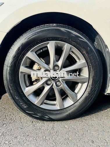 Mazda 3 Luxury 2023 Trắng 19.000km