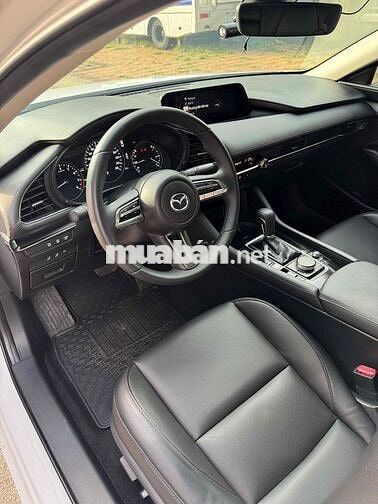 Mazda 3 Luxury 2023 Trắng 19.000km