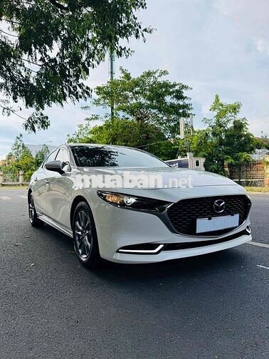 Mazda 3 Luxury 2023 Trắng 19.000km