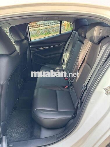 Mazda 3 Luxury 2023 Trắng 19.000km