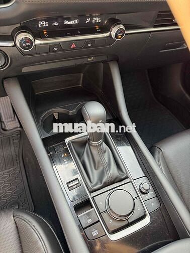 Mazda 3 Luxury 2023 Trắng 19.000km