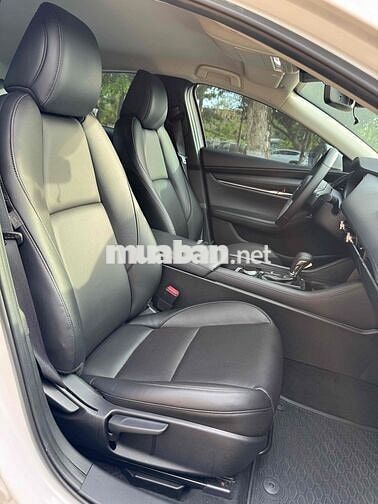 Mazda 3 Luxury 2023 Trắng 19.000km